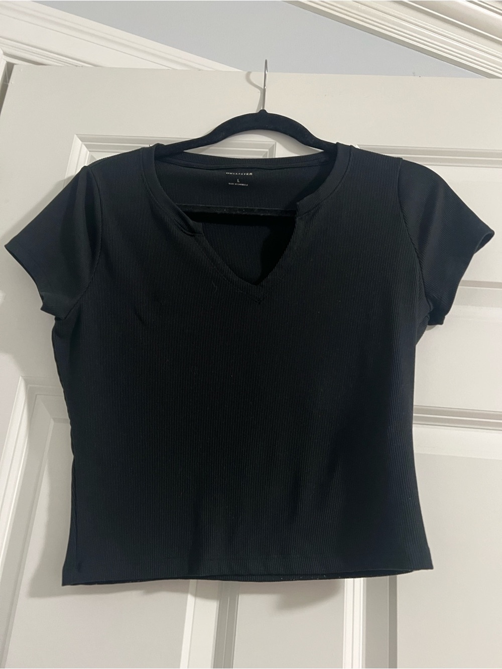 Hollister Black V-Neck Cropped Tee